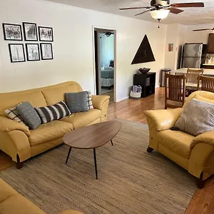  Apartment Great Location, Right By Beaches And Snorkeling!