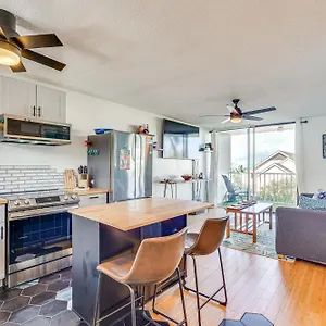  Apartment With Balcony Walk To The Beach!